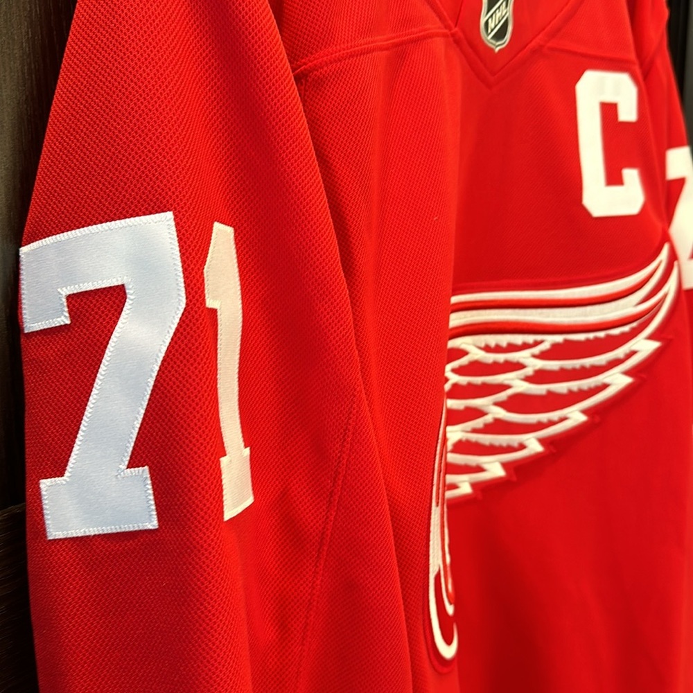Dylan Larkin Detroit Red Wings Fanatics Home Premium Authentic '25 Jersey - Red - Picture 4 of 8
